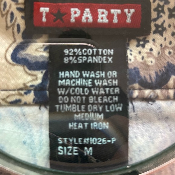 T-Party Manufactactacturer Clothing in LA - Med. - Picture 8 of 8